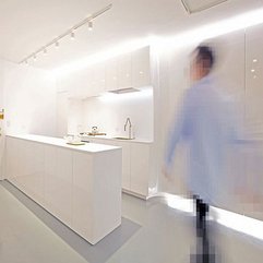 White Apartment Interior Ideas From IM Pei In New York Kitchen - Karbonix