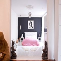 White Bedroom With Jim Morrison Wall Painting Pink And - Karbonix