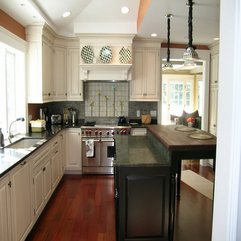 White Cabinets Modern Kitchen - Karbonix
