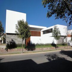 White Home With Glazed Window Viewed From Facade Two Level - Karbonix