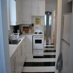 White Kitchen Flooring Laying Black - Karbonix