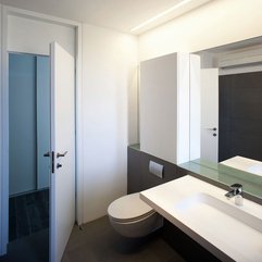 White Modern Bathroom Design - Karbonix
