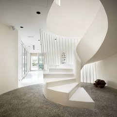 White Shades Define Luxurious Multistory Milan Apartment Modern - Karbonix
