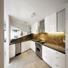 White Simple Kitchen House Design Of Prahran House In Melbourne In Modern Style - Karbonix