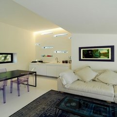 White Sofa And Carpet Living Room - Karbonix