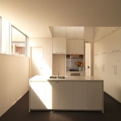 White Theme Decoration Luxurious Kitchen - Karbonix