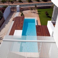 Wooden Floor And The Front Yard Residence Viewed From Upstairs Infinity Pool - Karbonix