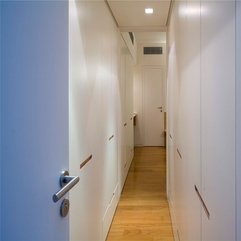 Wooden Floor Contemporary Home White Hallway - Karbonix