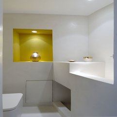 Yellow Accents Glossy Potteries White Bathroom - Karbonix